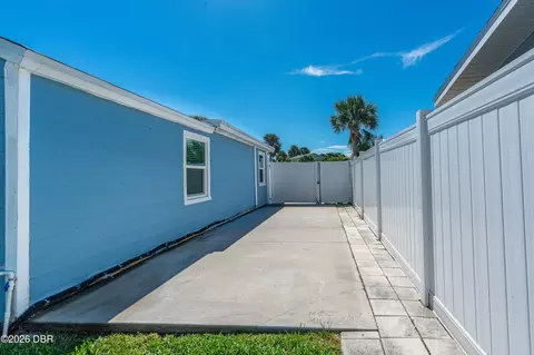 Exterior - 7 River Dr, Ormond Beach, FL 32176 photo 8 of 9