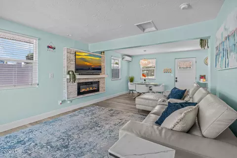 Living - 7 River Dr, Ormond Beach, FL 32176 photo 1 of 3