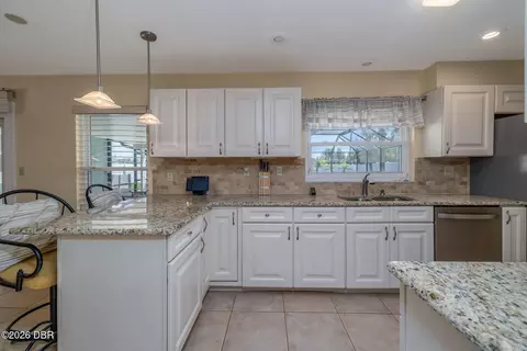Kitchen - 4 Smugglers Cv, Ormond Beach, FL 32176 photo 4 of 4