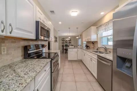 Kitchen - 4 Smugglers Cv, Ormond Beach, FL 32176 photo 3 of 4