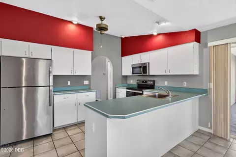 Kitchen - 9 China Moon Dr, Ormond Beach, FL 32174 photo 2 of 10