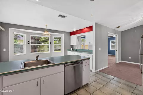 Kitchen - 9 China Moon Dr, Ormond Beach, FL 32174 photo 9 of 10
