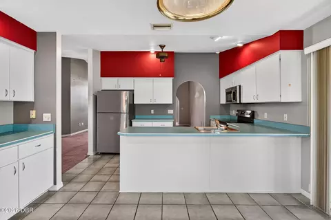 Kitchen - 9 China Moon Dr, Ormond Beach, FL 32174 photo 3 of 10