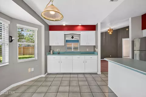 Kitchen - 9 China Moon Dr, Ormond Beach, FL 32174 photo 7 of 10