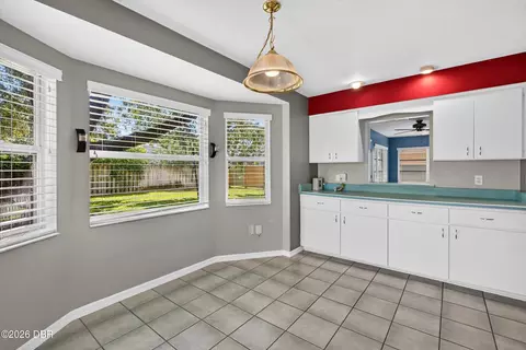 Kitchen - 9 China Moon Dr, Ormond Beach, FL 32174 photo 5 of 10
