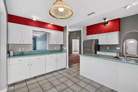 Kitchen - 9 China Moon Dr, Ormond Beach, FL 32174 photo 4 of 10