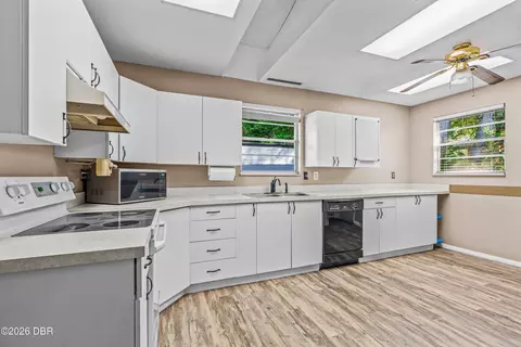 Kitchen - 211 Sanchez Ave, Ormond Beach, FL 32174 photo 3 of 3