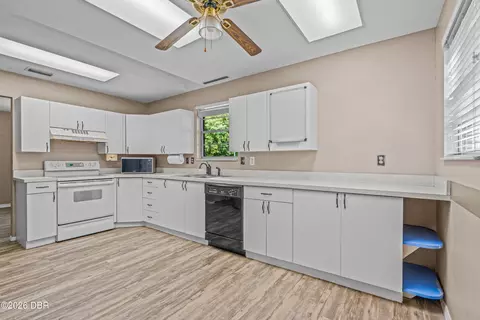 Kitchen - 211 Sanchez Ave, Ormond Beach, FL 32174 photo 2 of 3