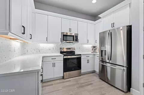 Kitchen - 13 Regency Rd, Ormond Beach, FL 32174 photo 3 of 4
