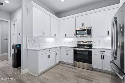 Kitchen - 13 Regency Rd, Ormond Beach, FL 32174 photo 2 of 4