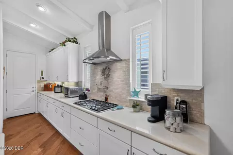 Kitchen - 380 Chesham St, Ormond Beach, FL 32174 photo 5 of 8