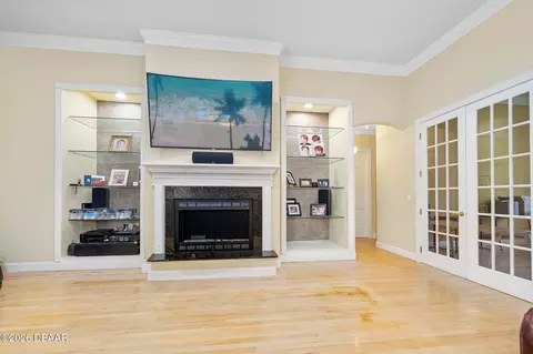 Living - 6 Broadwater Dr, Ormond Beach, FL 32174 photo 3 of 4