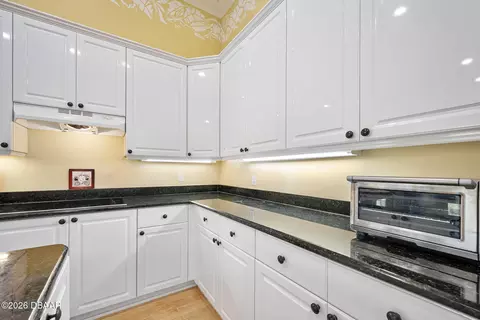 Kitchen - 6 Broadwater Dr, Ormond Beach, FL 32174 photo 4 of 5