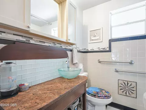 Bath - 125 Dixwood Ave, Edgewater, FL 32132 photo 6 of 6