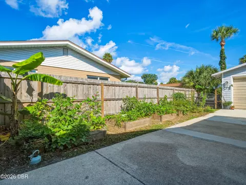 Exterior - 125 Dixwood Ave, Edgewater, FL 32132 photo 4 of 18
