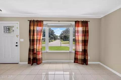 Living - 5 Sycamore Cir, Ormond Beach, FL 32174 photo 1 of 8