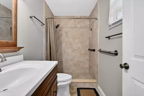 Bath - 5 Sycamore Cir, Ormond Beach, FL 32174 photo 5 of 6
