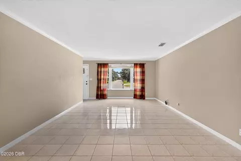 Living - 5 Sycamore Cir, Ormond Beach, FL 32174 photo 6 of 8