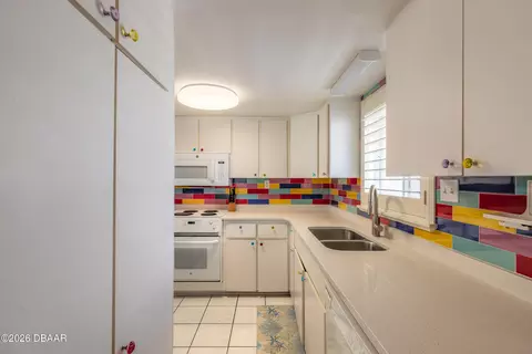 Kitchen - 1601 Ocean Shore Blvd, Ormond Beach, FL 32176 photo 1 of 3
