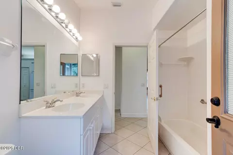 Bath - 19 Waterbluff Dr, Ormond Beach, FL 32174 photo 3 of 3