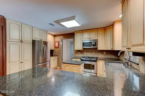 Kitchen - 1525 Harmony Ave, Ormond Beach, FL 32174 photo 3 of 4