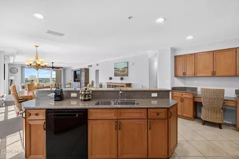 Kitchen - 1425 Ocean Shore Blvd, Ormond Beach, FL 32176 photo 5 of 10