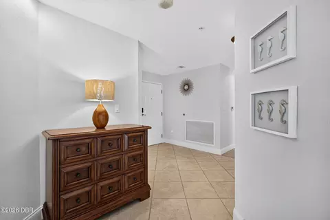 Entry Way - 1425 Ocean Shore Blvd, Ormond Beach, FL 32176 photo 4 of 5