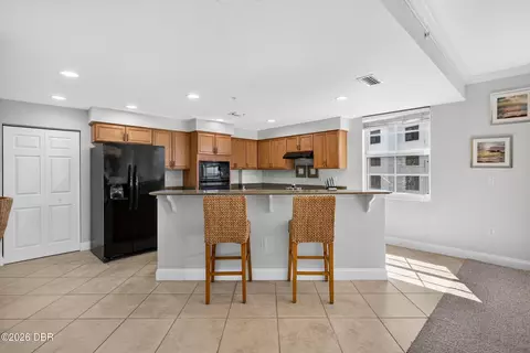 Kitchen - 1425 Ocean Shore Blvd, Ormond Beach, FL 32176 photo 1 of 10