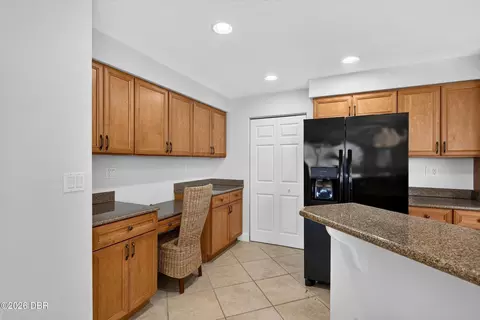 Kitchen - 1425 Ocean Shore Blvd, Ormond Beach, FL 32176 photo 8 of 10