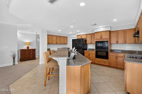 Kitchen - 1425 Ocean Shore Blvd, Ormond Beach, FL 32176 photo 3 of 10