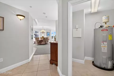 Entry Way - 1425 Ocean Shore Blvd, Ormond Beach, FL 32176 photo 3 of 5