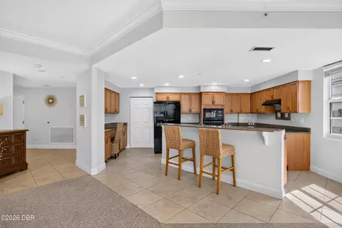 Kitchen - 1425 Ocean Shore Blvd, Ormond Beach, FL 32176 photo 2 of 10