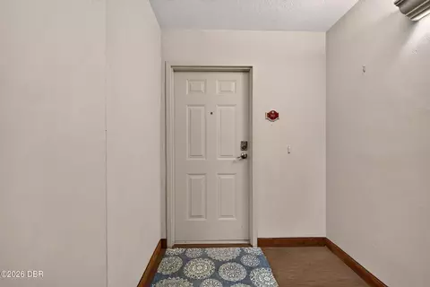 Entry Way - 1425 Ocean Shore Blvd, Ormond Beach, FL 32176 photo 2 of 5