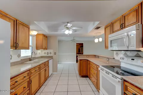 Kitchen - 22 Laurel Oaks Cir, Ormond Beach, FL 32174 photo 1 of 2