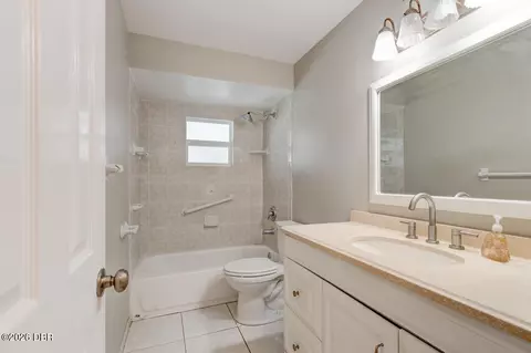 Bath - 22 Laurel Oaks Cir, Ormond Beach, FL 32174 photo 2 of 2