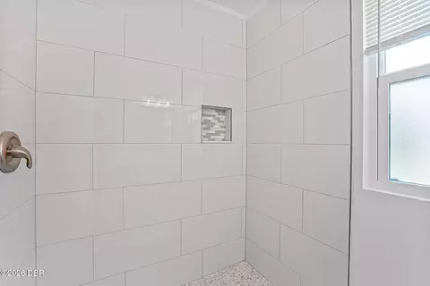 Bath - 61 Division Ave, Ormond Beach, FL 32174 photo 10 of 12