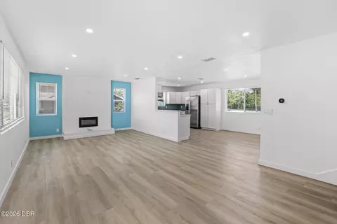 Living - 61 Division Ave, Ormond Beach, FL 32174 photo 1 of 8