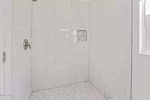 Bath - 61 Division Ave, Ormond Beach, FL 32174 photo 12 of 12