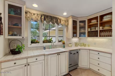 Kitchen - 2136 John Anderson Dr, Ormond Beach, FL 32176 photo 4 of 5