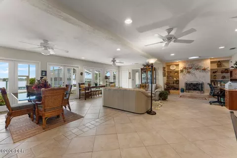 Dining - 2136 John Anderson Dr, Ormond Beach, FL 32176 photo 2 of 2