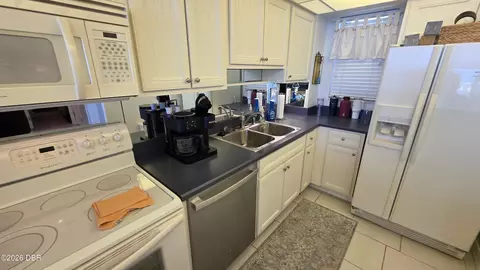 Kitchen - 1133 Ocean Shore Blvd, Ormond Beach, FL 32176 photo 1 of 12