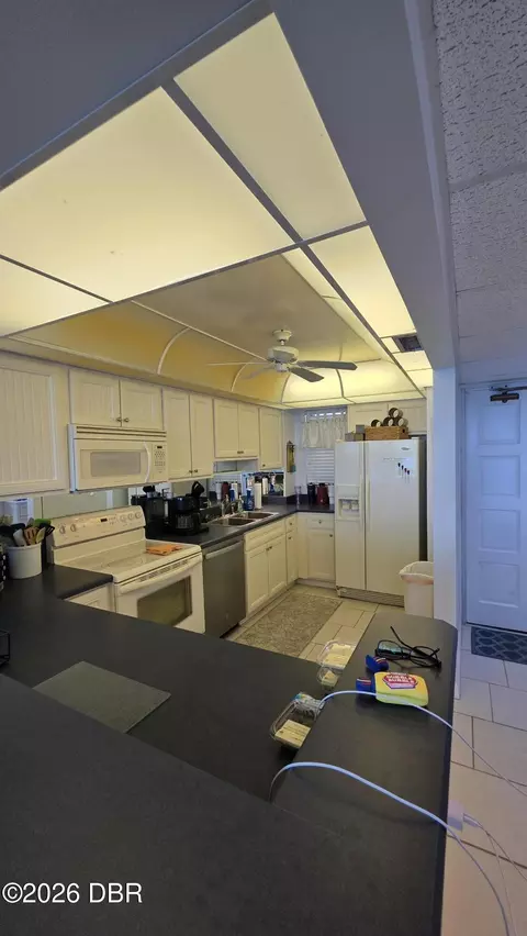 Kitchen - 1133 Ocean Shore Blvd, Ormond Beach, FL 32176 photo 12 of 12
