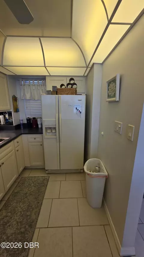 Kitchen - 1133 Ocean Shore Blvd, Ormond Beach, FL 32176 photo 11 of 12