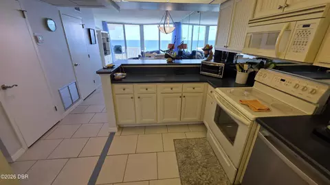 Kitchen - 1133 Ocean Shore Blvd, Ormond Beach, FL 32176 photo 2 of 12