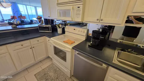 Kitchen - 1133 Ocean Shore Blvd, Ormond Beach, FL 32176 photo 4 of 12