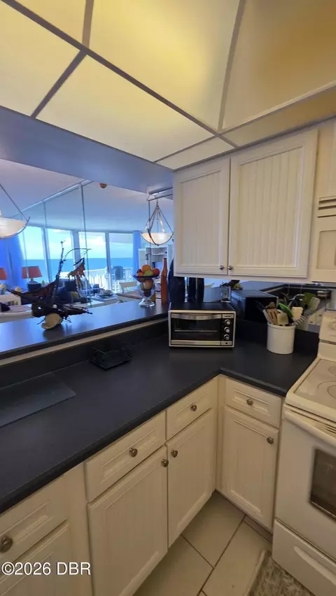 Kitchen - 1133 Ocean Shore Blvd, Ormond Beach, FL 32176 photo 9 of 12