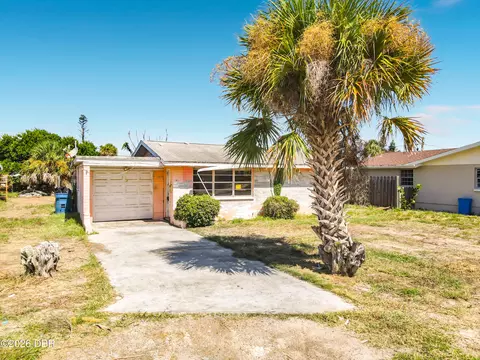Exterior - 47 Palm Dr, Ormond Beach, FL 32176 photo 2 of 10
