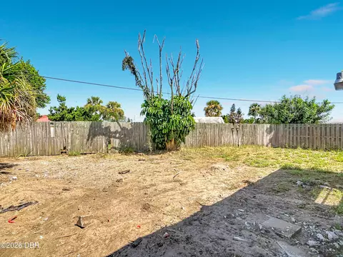 Exterior - 47 Palm Dr, Ormond Beach, FL 32176 photo 7 of 10