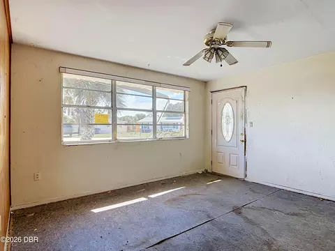 Living - 47 Palm Dr, Ormond Beach, FL 32176 photo 2 of 4