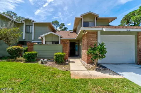 104 Laughing Gull Ct, Daytona Beach, FL 32119